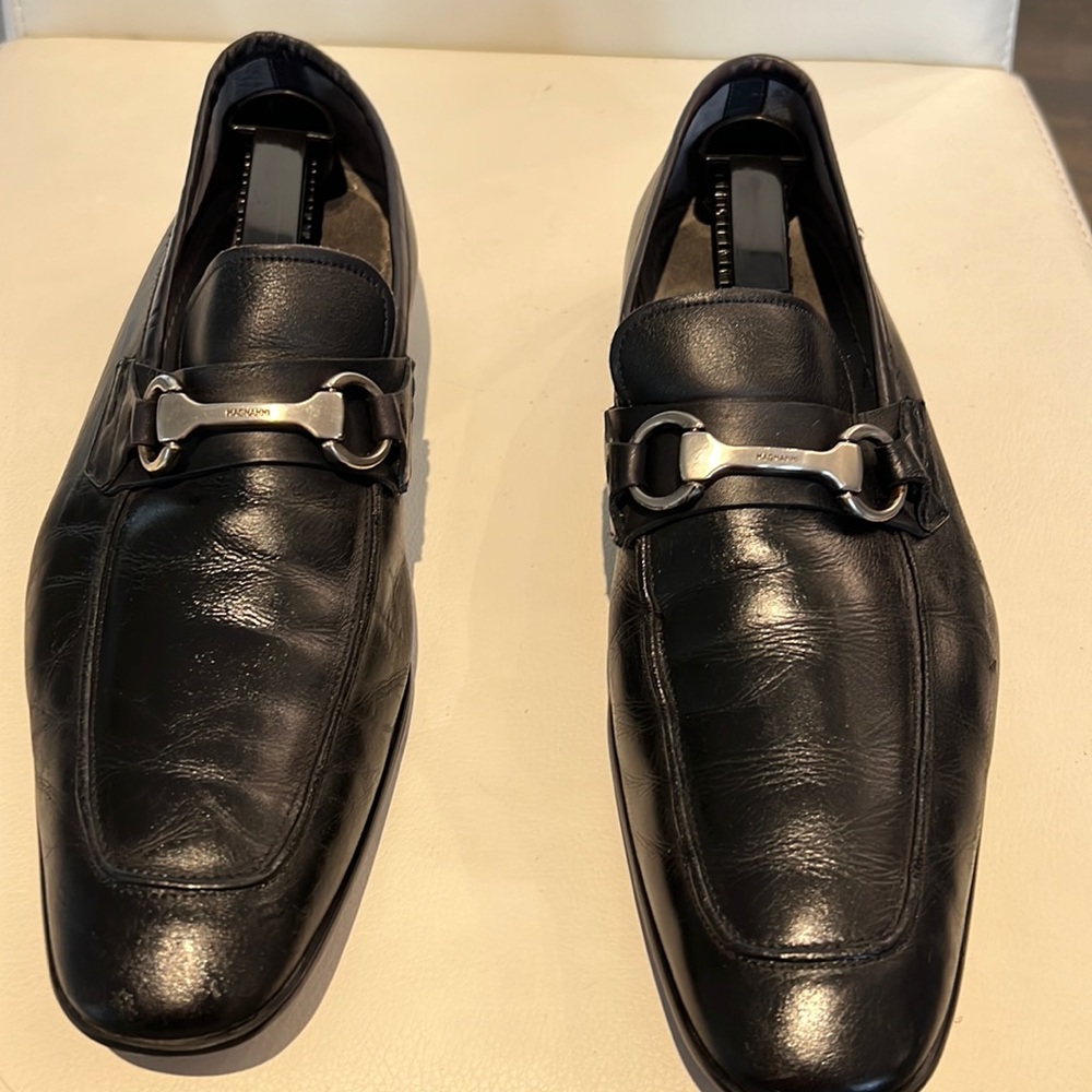 Magnani model #15804 with buckle strap